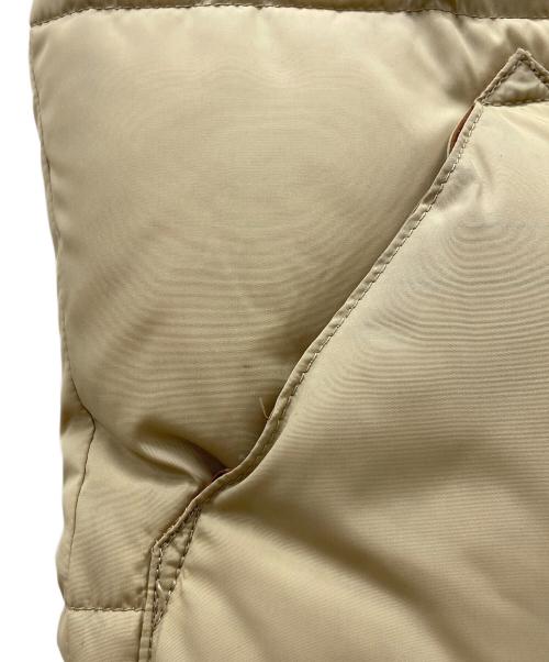 RockyMountainFeatherBed（ロッキーマウンテンフェザーベッド）RockyMountainFeatherBed (ロッキーマウンテンフェザーベッド) ダウンベスト ベージュ サイズ:7/8の古着・服飾アイテム