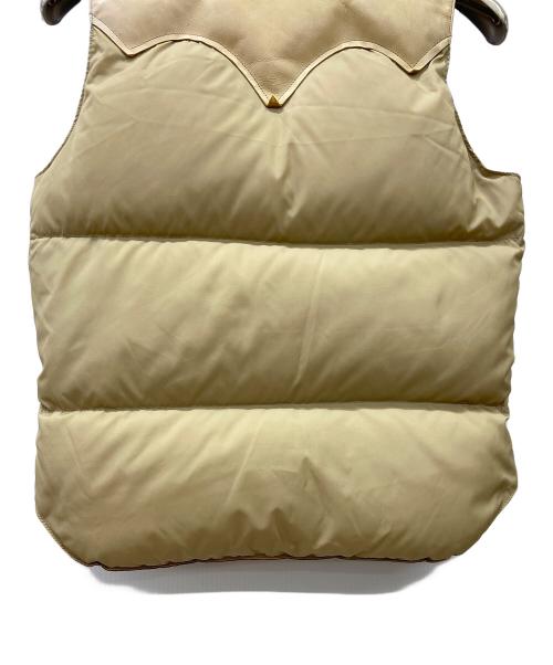 RockyMountainFeatherBed（ロッキーマウンテンフェザーベッド）RockyMountainFeatherBed (ロッキーマウンテンフェザーベッド) ダウンベスト ベージュ サイズ:7/8の古着・服飾アイテム