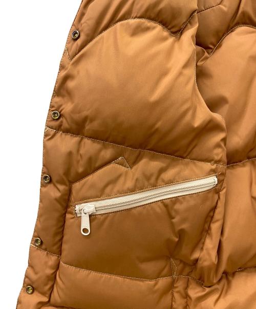 RockyMountainFeatherBed（ロッキーマウンテンフェザーベッド）RockyMountainFeatherBed (ロッキーマウンテンフェザーベッド) ダウンベスト ベージュ サイズ:7/8の古着・服飾アイテム