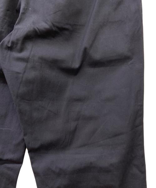 ISSEY MIYAKE（イッセイミヤケ）ISSEY MIYAKE (イッセイミヤケ) チノパン ブラック サイズ:2の古着・服飾アイテム