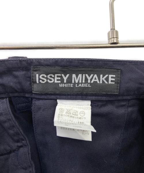 ISSEY MIYAKE（イッセイミヤケ）ISSEY MIYAKE (イッセイミヤケ) チノパン ブラック サイズ:2の古着・服飾アイテム