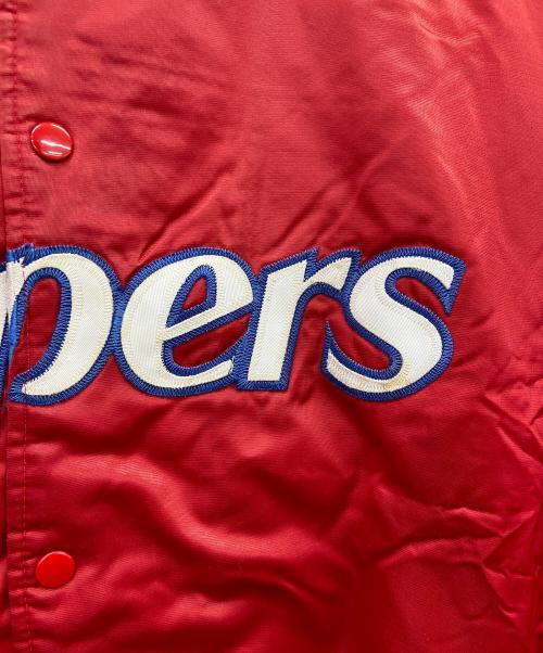 HARDWOOD CLASSICS（ハードウッドクラシック）HARDWOOD CLASSICS (ハードウッドクラシック) NBA (エヌビーエー) NBAスタジャン レッド×ホワイト サイズ:不明（実寸サイズ参照）の古着・服飾アイテム