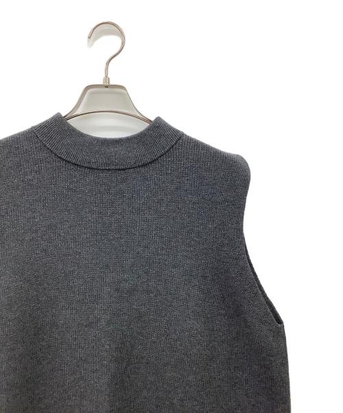 kurashi&trips publishing（クラシアンドトリップス パブリッシング）KURASHI&Trips PUBLISHING (クラシアンドトリップス パブリッシング) バックリボンニットベスト グレー サイズ:FREEの古着・服飾アイテム