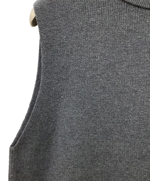 kurashi&trips publishing（クラシアンドトリップス パブリッシング）KURASHI&Trips PUBLISHING (クラシアンドトリップス パブリッシング) バックリボンニットベスト グレー サイズ:FREEの古着・服飾アイテム