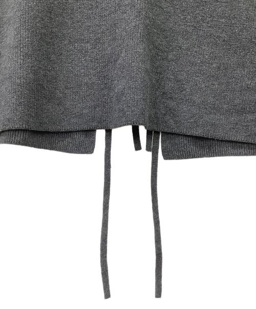 kurashi&trips publishing（クラシアンドトリップス パブリッシング）KURASHI&Trips PUBLISHING (クラシアンドトリップス パブリッシング) バックリボンニットベスト グレー サイズ:FREEの古着・服飾アイテム