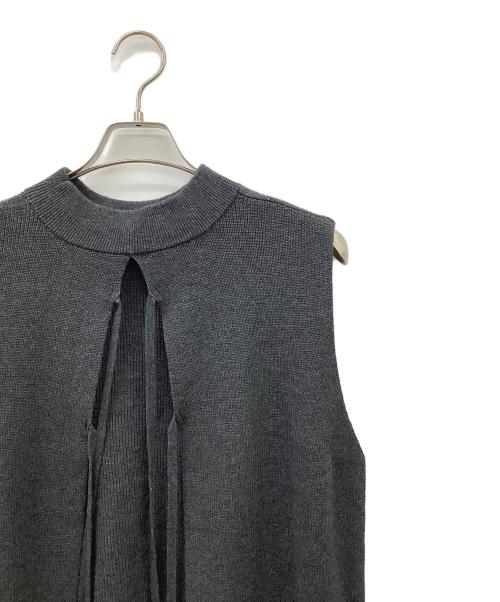 kurashi&trips publishing（クラシアンドトリップス パブリッシング）KURASHI&Trips PUBLISHING (クラシアンドトリップス パブリッシング) バックリボンニットベスト グレー サイズ:FREEの古着・服飾アイテム