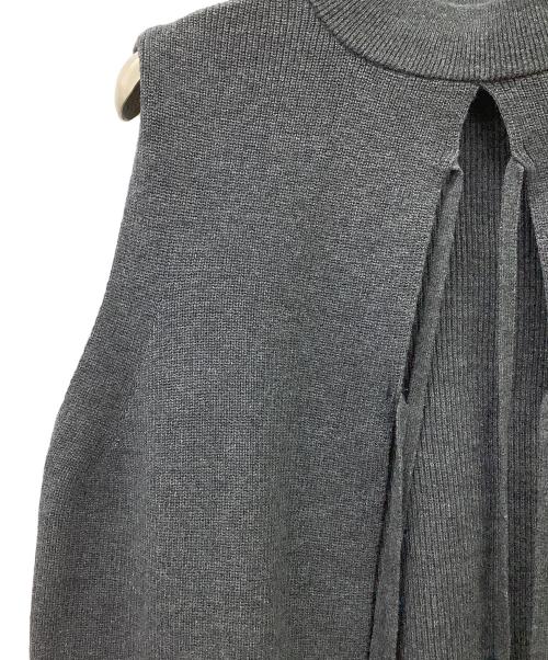 kurashi&trips publishing（クラシアンドトリップス パブリッシング）KURASHI&Trips PUBLISHING (クラシアンドトリップス パブリッシング) バックリボンニットベスト グレー サイズ:FREEの古着・服飾アイテム