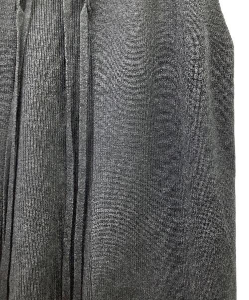 kurashi&trips publishing（クラシアンドトリップス パブリッシング）KURASHI&Trips PUBLISHING (クラシアンドトリップス パブリッシング) バックリボンニットベスト グレー サイズ:FREEの古着・服飾アイテム