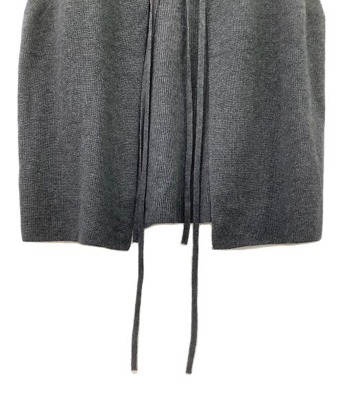 kurashi&trips publishing（クラシアンドトリップス パブリッシング）KURASHI&Trips PUBLISHING (クラシアンドトリップス パブリッシング) バックリボンニットベスト グレー サイズ:FREEの古着・服飾アイテム