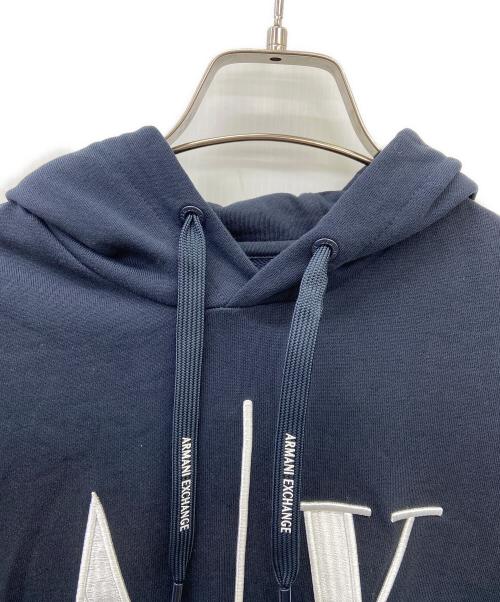 ARMANI EXCHANGE（アルマーニ エクスチェンジ）ARMANI EXCHANGE (アルマーニ エクスチェンジ) プルオーバーパーカー ホワイト×ネイビー サイズ:S 未使用品の古着・服飾アイテム