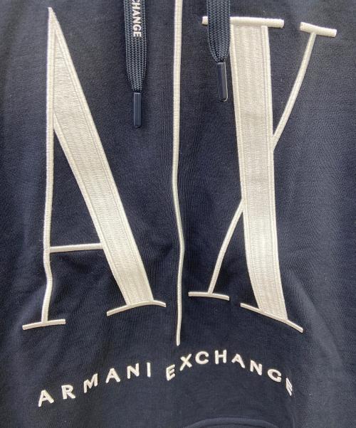 ARMANI EXCHANGE（アルマーニ エクスチェンジ）ARMANI EXCHANGE (アルマーニ エクスチェンジ) プルオーバーパーカー ホワイト×ネイビー サイズ:S 未使用品の古着・服飾アイテム