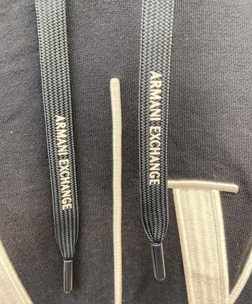 ARMANI EXCHANGE（アルマーニ エクスチェンジ）ARMANI EXCHANGE (アルマーニ エクスチェンジ) プルオーバーパーカー ホワイト×ネイビー サイズ:S 未使用品の古着・服飾アイテム