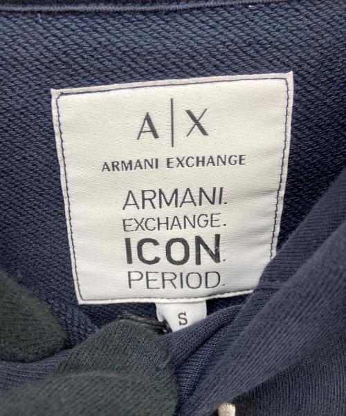 ARMANI EXCHANGE（アルマーニ エクスチェンジ）ARMANI EXCHANGE (アルマーニ エクスチェンジ) プルオーバーパーカー ホワイト×ネイビー サイズ:S 未使用品の古着・服飾アイテム