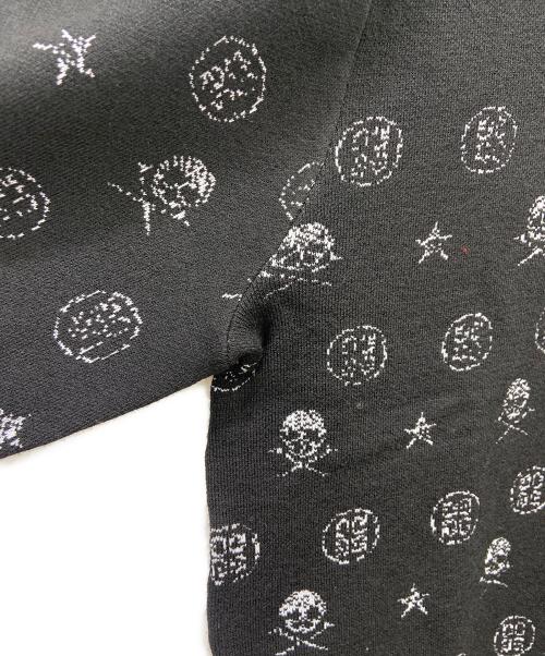 G/FORM（ジーフォーム）G/FORM (ジーフォーム) ベアブリックパターンニット ホワイト×ブラック サイズ:M 未使用品の古着・服飾アイテム