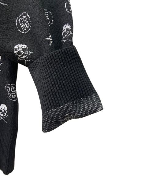 G/FORM（ジーフォーム）G/FORM (ジーフォーム) ベアブリックパターンニット ホワイト×ブラック サイズ:M 未使用品の古着・服飾アイテム