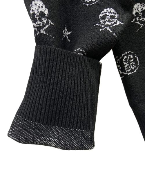 G/FORM（ジーフォーム）G/FORM (ジーフォーム) ベアブリックパターンニット ホワイト×ブラック サイズ:M 未使用品の古着・服飾アイテム