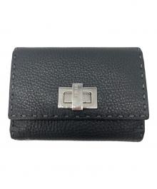 FENDI（フェンディ）の古着「ターンロック2つ折り財布」｜グレー