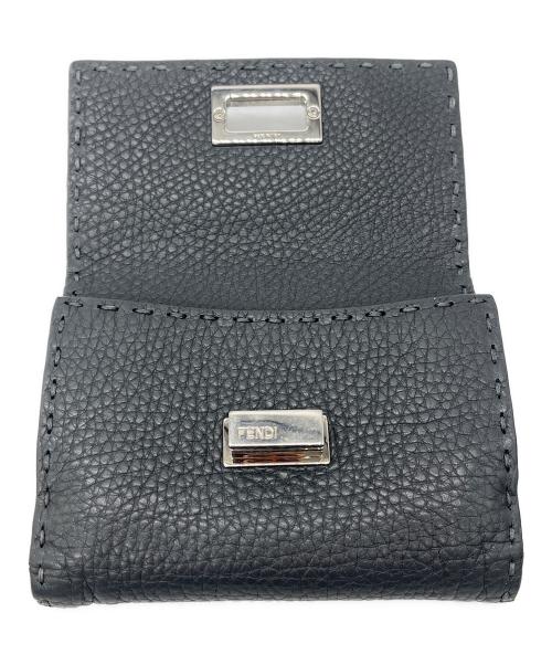 FENDI（フェンディ）FENDI (フェンディ) ターンロック2つ折り財布 グレーの古着・服飾アイテム