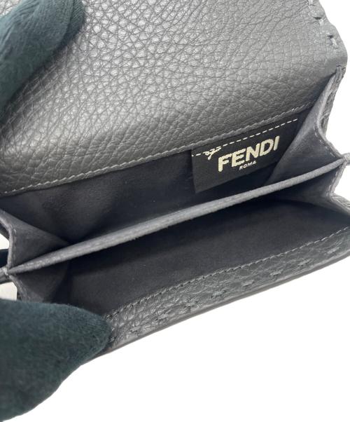 FENDI（フェンディ）FENDI (フェンディ) ターンロック2つ折り財布 グレーの古着・服飾アイテム