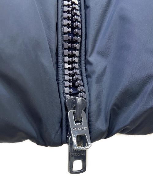 COACH（コーチ）COACH (コーチ) ダウンジャケット ネイビー サイズ:Mの古着・服飾アイテム