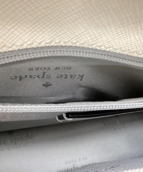 Kate Spade（ケイトスペード）Kate Spade (ケイトスペード) マディソンカラーブロックフラップコンバーチブルクロスボディ グレー×アイボリーの古着・服飾アイテム