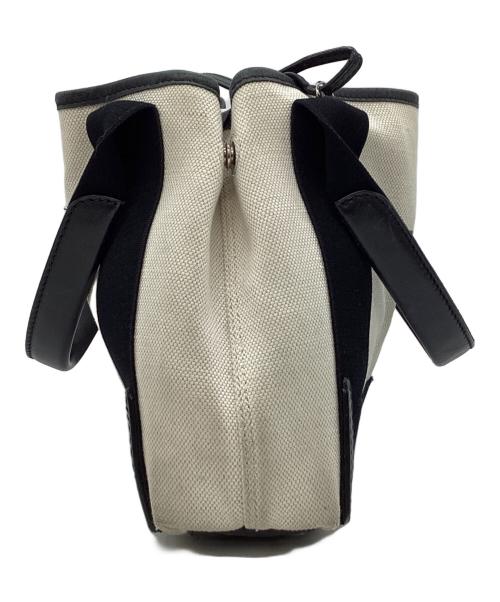 BALENCIAGA（バレンシアガ）BALENCIAGA (バレンシアガ) BALENCIAGA　カバスXS　トートバッグ アイボリー×ブラックの古着・服飾アイテム
