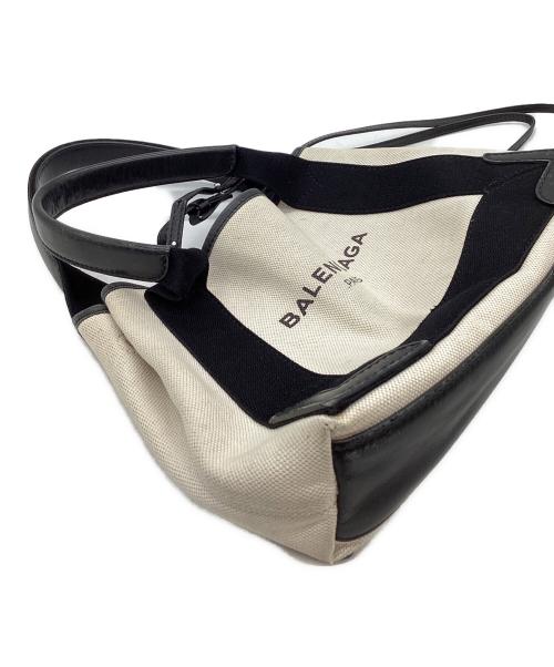 BALENCIAGA（バレンシアガ）BALENCIAGA (バレンシアガ) BALENCIAGA　カバスXS　トートバッグ アイボリー×ブラックの古着・服飾アイテム