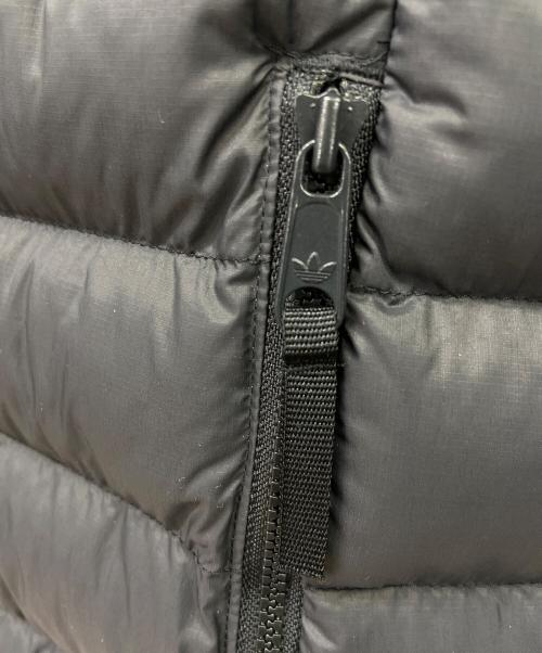 adidas Originals（アディダスオリジナル）adidas originals (アディダスオリジナル) パデッド スタンドカラー パファーベスト ブラック×ホワイト サイズ:XSの古着・服飾アイテム