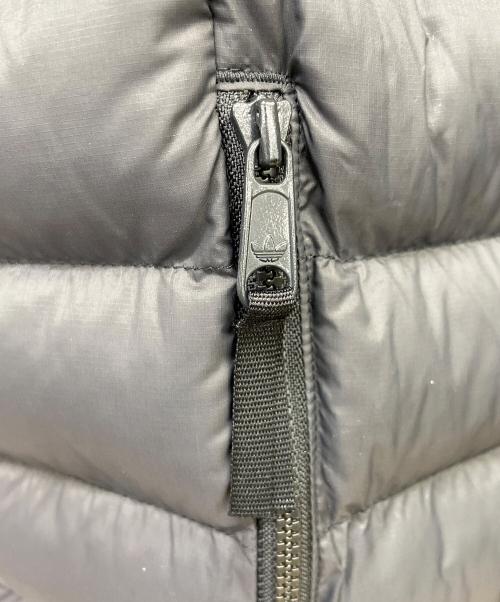 adidas Originals（アディダスオリジナル）adidas originals (アディダスオリジナル) パデッド スタンドカラー パファーベスト ブラック×ホワイト サイズ:XSの古着・服飾アイテム