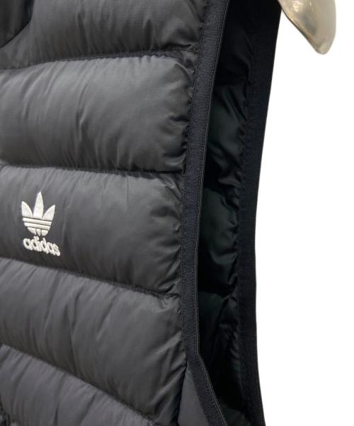 adidas Originals（アディダスオリジナル）adidas originals (アディダスオリジナル) パデッド スタンドカラー パファーベスト ブラック×ホワイト サイズ:XSの古着・服飾アイテム