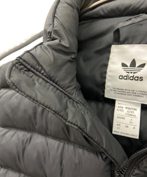 adidas Originals（アディダスオリジナル）adidas originals (アディダスオリジナル) パデッド スタンドカラー パファーベスト ブラック×ホワイト サイズ:XSの古着・服飾アイテム