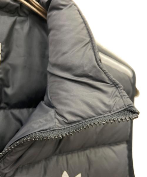 adidas Originals（アディダスオリジナル）adidas originals (アディダスオリジナル) パデッド スタンドカラー パファーベスト ブラック×ホワイト サイズ:XSの古着・服飾アイテム