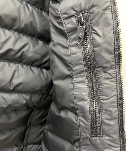 adidas Originals（アディダスオリジナル）adidas originals (アディダスオリジナル) パデッド スタンドカラー パファーベスト ブラック×ホワイト サイズ:XSの古着・服飾アイテム