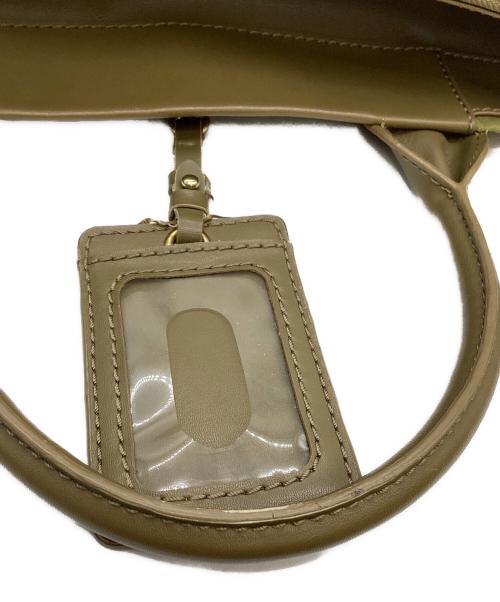 Marc by Marc Jacobs（マークバイマークジェイコブス）Marc by Marc Jacobs (マークバイマークジェイコブス) Marc by Marc Jacobs　ハンドバッグ カーキの古着・服飾アイテム