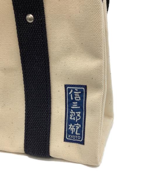 信三郎鞄（シンザブロウカバン）信三郎鞄 (シンザブロウカバン) 鉄腕アトム (テツワンアトム) 信三郎鞄　鉄腕アトム　ハンドバッグ ベージュ×ブラックの古着・服飾アイテム