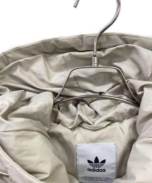 adidas（アディダス）adidas (アディダス) ダウンジャケット アイボリー サイズ:Sの古着・服飾アイテム