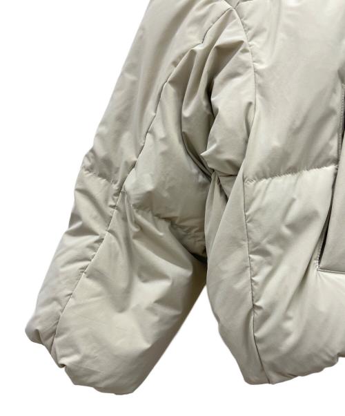 adidas（アディダス）adidas (アディダス) ダウンジャケット アイボリー サイズ:Sの古着・服飾アイテム