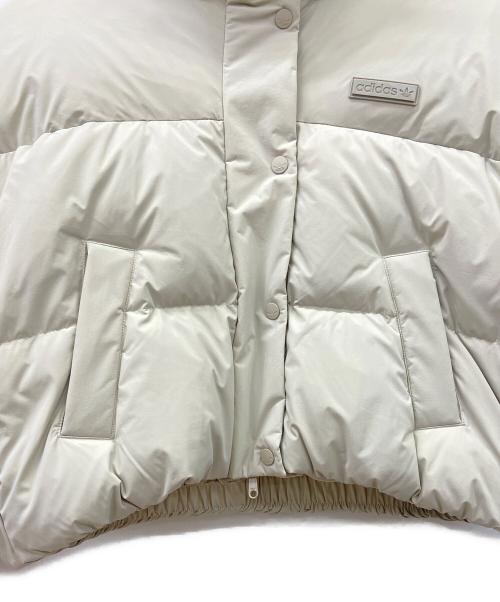 adidas（アディダス）adidas (アディダス) ダウンジャケット アイボリー サイズ:Sの古着・服飾アイテム