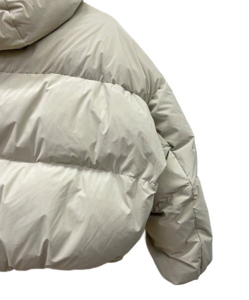 adidas（アディダス）adidas (アディダス) ダウンジャケット アイボリー サイズ:Sの古着・服飾アイテム