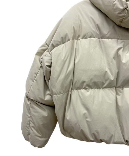 adidas（アディダス）adidas (アディダス) ダウンジャケット アイボリー サイズ:Sの古着・服飾アイテム