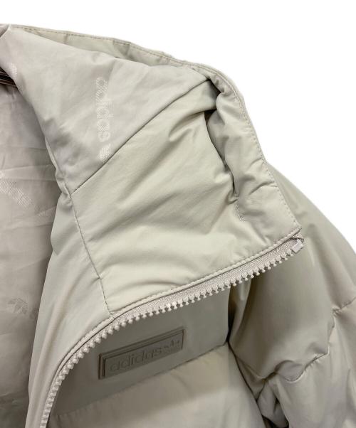 adidas（アディダス）adidas (アディダス) ダウンジャケット アイボリー サイズ:Sの古着・服飾アイテム