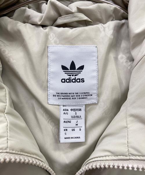 adidas（アディダス）adidas (アディダス) ダウンジャケット アイボリー サイズ:Sの古着・服飾アイテム