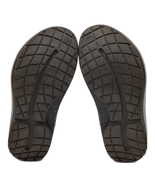 OOFOS（ウーフォス）OOFOS (ウーフォス) OOFOS　リカバリーサンダル ブラック サイズ:EU40の古着・服飾アイテム