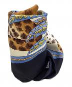 Salvatore Ferragamoサルヴァトーレ フェラガモ）の古着「Salvatore Ferragamo　キリン　大判シルクスカーフ」｜ホワイト×ブラック