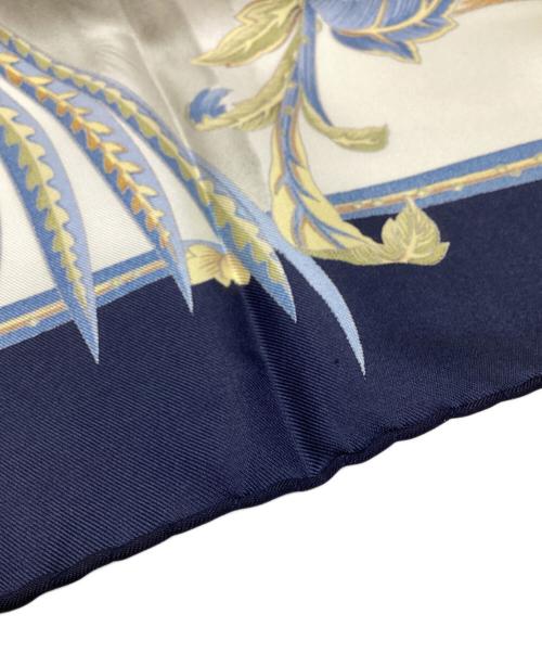 Salvatore Ferragamo（サルヴァトーレ フェラガモ）Salvatore Ferragamo (サルヴァトーレ フェラガモ) Salvatore Ferragamo　キリン　大判シルクスカーフ ホワイト×ブラックの古着・服飾アイテム