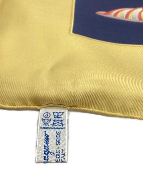 Salvatore Ferragamo（サルヴァトーレ フェラガモ）Salvatore Ferragamo (サルヴァトーレ フェラガモ) Salvatore Ferragamo　パンプス　大判シルクスカーフ イエロー×ネイビーの古着・服飾アイテム