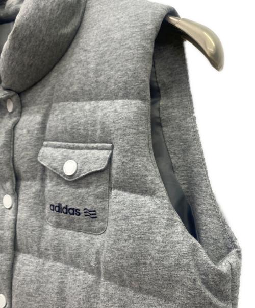 adidas（アディダス）adidas (アディダス) TaylorMade (テーラーメイド) ダウンベスト ライトグレー サイズ:不明の古着・服飾アイテム