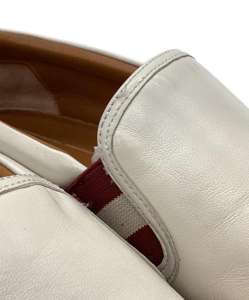 BALLY（バリー）BALLY (バリー) BALLY　スリッポン ホワイト×レッド サイズ:US10Dの古着・服飾アイテム