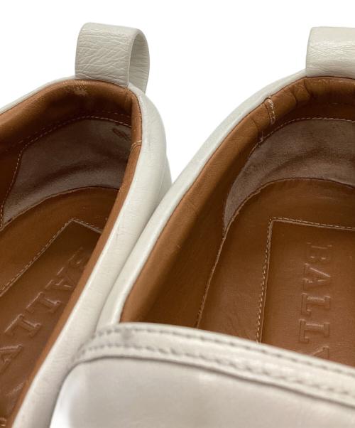 BALLY（バリー）BALLY (バリー) BALLY　スリッポン ホワイト×レッド サイズ:US10Dの古着・服飾アイテム