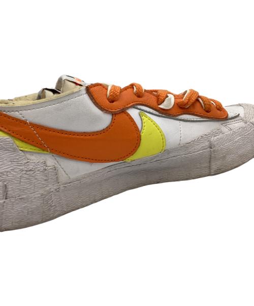 NIKE（ナイキ）NIKE (ナイキ) sacai (サカイ) NIKE　sacai　NIKE BLAZER LOW　ローカットスニーカー ホワイト×オレンジ サイズ:27ｃｍの古着・服飾アイテム